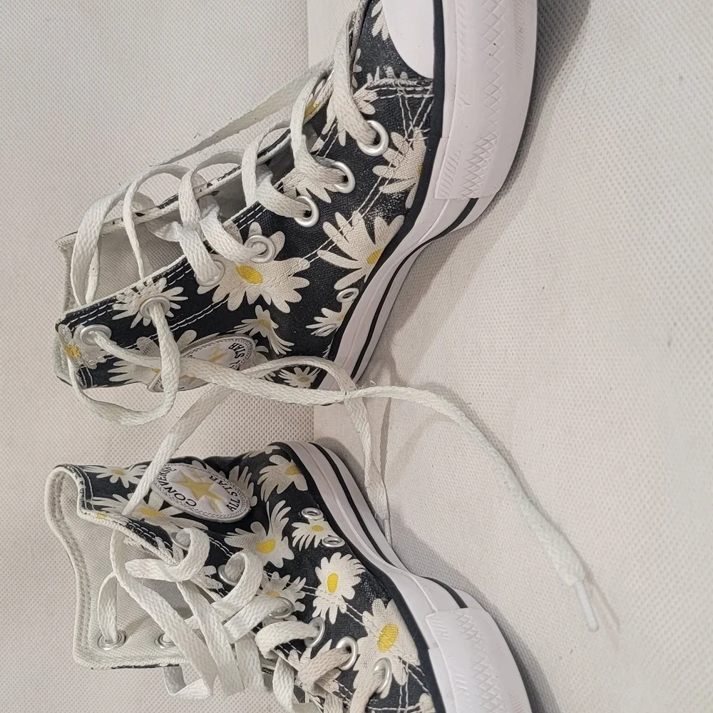 CONVERSE CHUCK TAYLOR HIGH TOP FLORAL DAISY PATTERN WITH SIDE POCKET